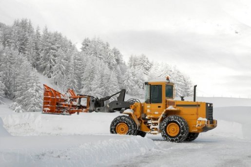 Уборка и вывоз снега спецтехникой стоимость услуг и где заказать - Тобольск