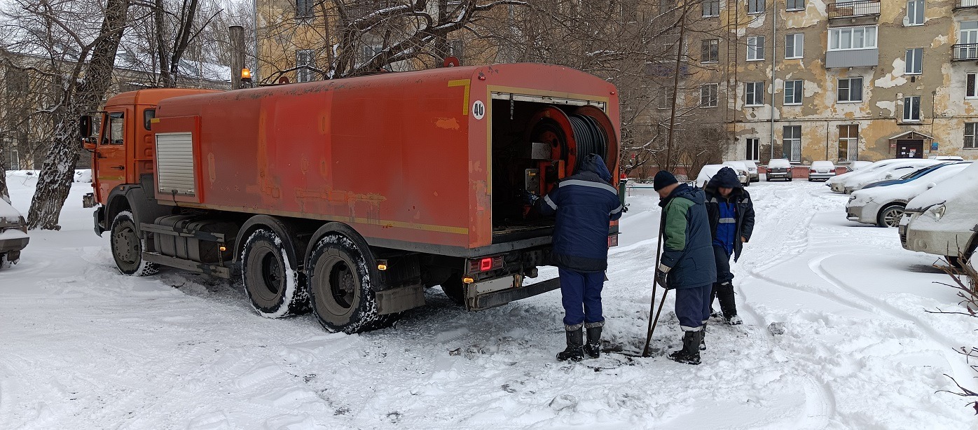 Прочистка канализации от засоров гидропромывочной машиной и специальным оборудованием в Заводоуковске