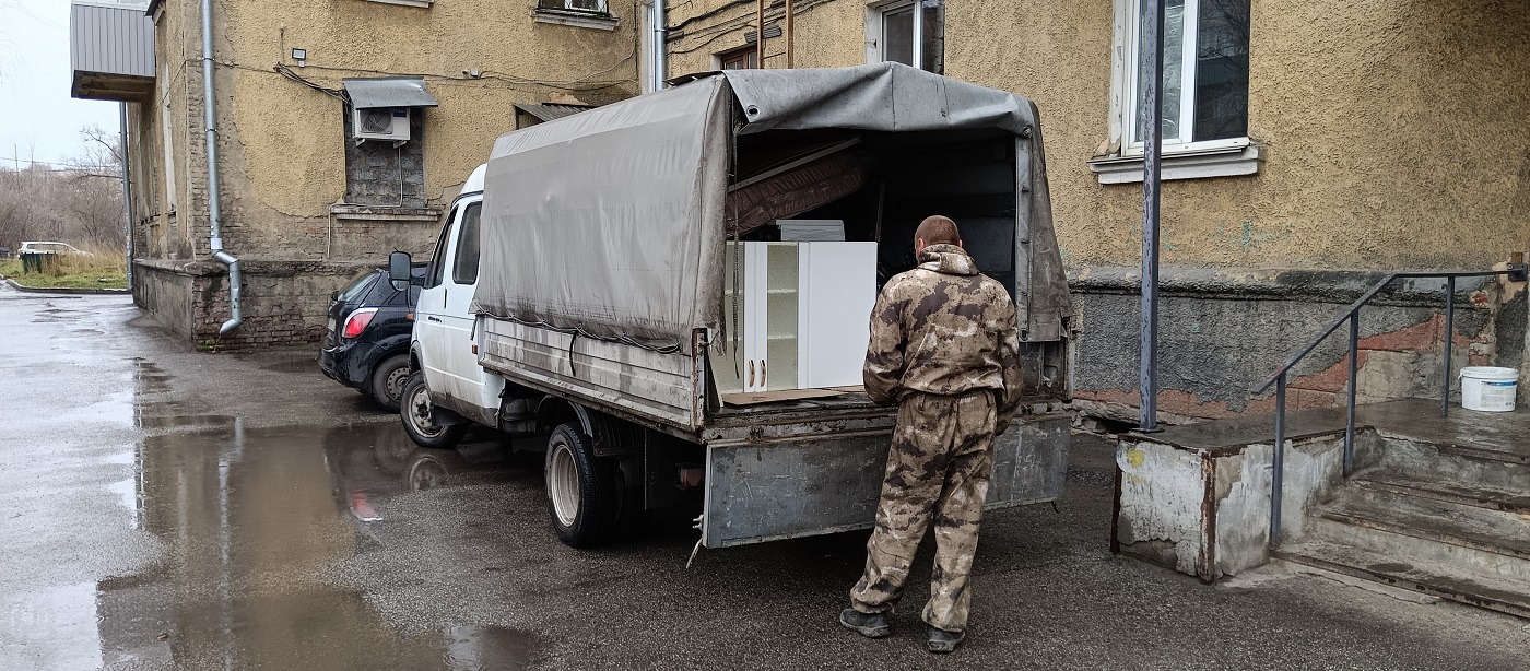 Квартирные перевозки. Погрузка мебели в Газель в Тюменской области