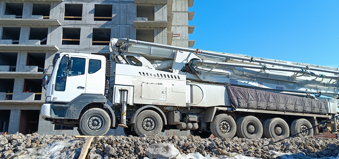 Услуги и заказ бетононасосов для заливки бетона в Тюменской области